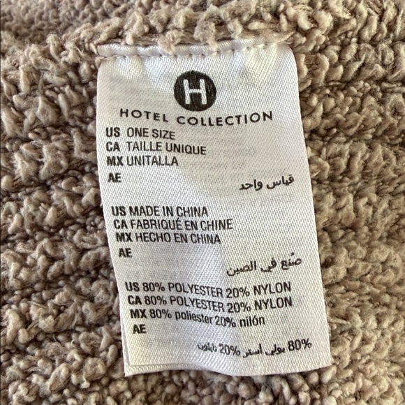 Hotel Collection throw blanket - Picture 2 of 5